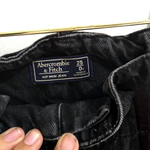 Abercrombie and Fitch| Black High-Waisted Mom Jeans Jeans Acid Wash - Picture 6 of 11